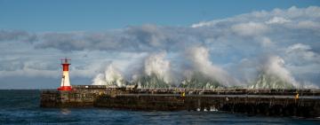 Take better waves in your seascape photographs: three tips