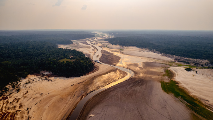 Negro river, around the Manaus region, one of the rivers that has suffered most from the drought that has spread across the Amazon in recent months. © Jacqueline Lisboa / WWF-Brazil Amazon river WWF living planet report 2024