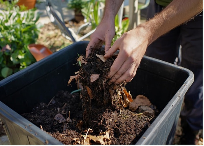 Composting heat polytunnel