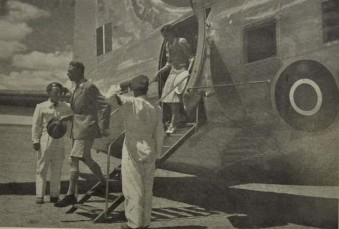 A photograph of King George VI descending the Royal Aeroplane for his day safari to the Sommerville Game Reserve. Photo: Found in Bultfontein 1874-1974 Grepe uit die Geskiedenis. Apparently, King George was not too happy about this excursion, seeing as he was not ‘appropriately dressed’ for the numerous onlookers at his safari. photograph of King George descending the Royal Aeroplane