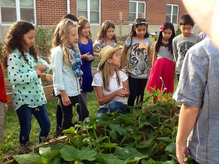 kids in school garden with toni farmer