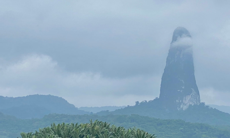 A Chocolate Fool: Climbing Pico do SĂŁo TomĂ© and Pico do PrĂncipe