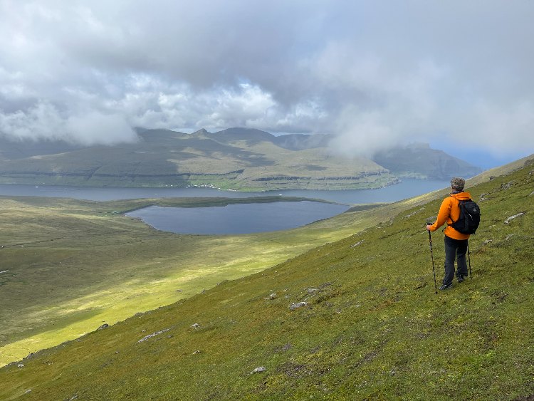 The hike up Slǣttaratindur